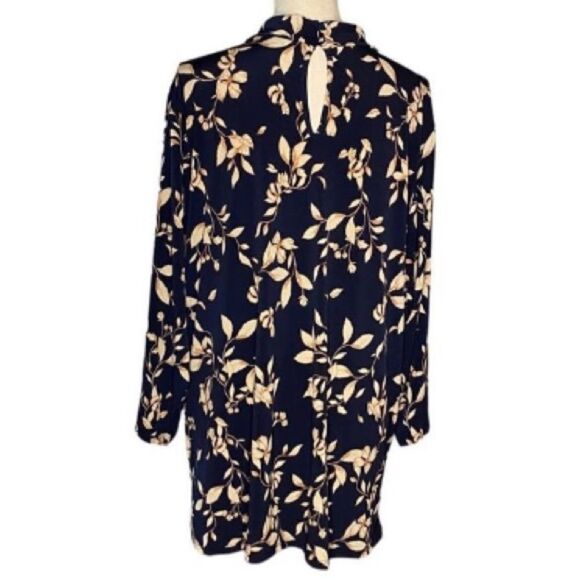 Torrid Wm’s Sz 4 Black Cream Studio Knit Choker Neck Tunic Blouse - Picture 3 of 5